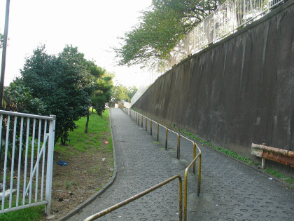 北区の坂道 弁天池の坂の写真