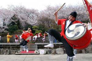 過去の「北区さくらSA＊KASO祭り」の様子（エイサー太鼓演奏）