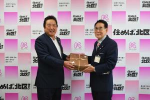 小島深谷市長（左）と花川区長（右）