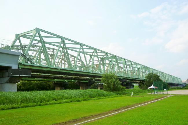 荒川にかかる鉄道の橋